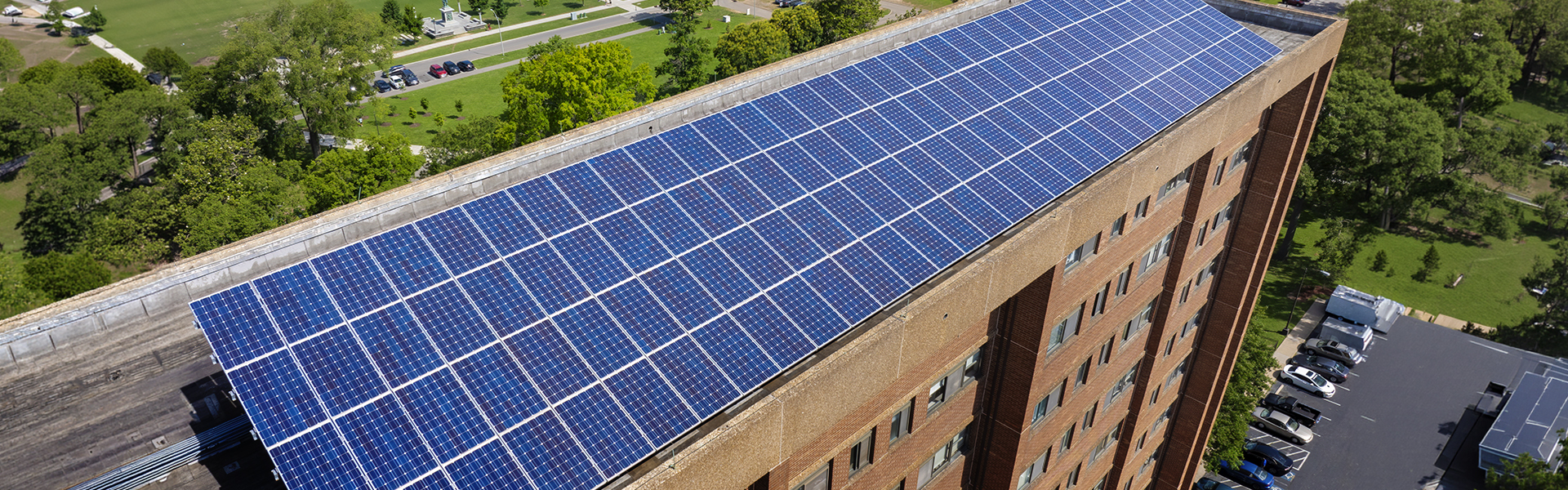 Energía Solar para Oficinas Corporativas: Cómo Transformar un Gasto Operativo en una Ventaja Competitiva
